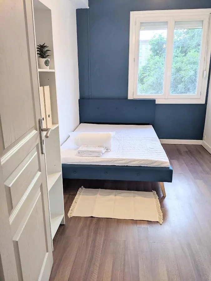 Lovely Bedroom In A Bright & Calm Apartment With Terrace Marseille France